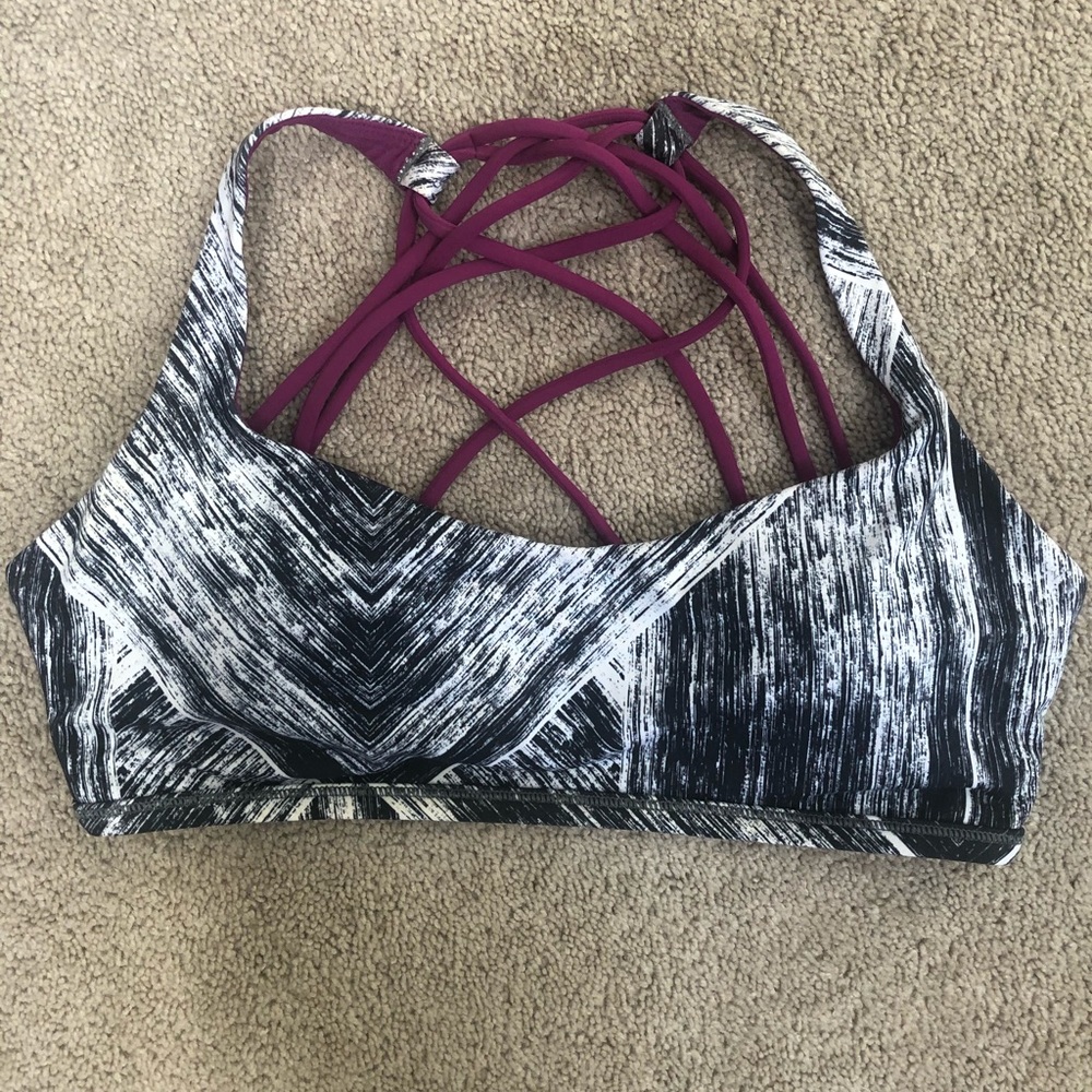 Lululemon ‘free to wild’ sports bra